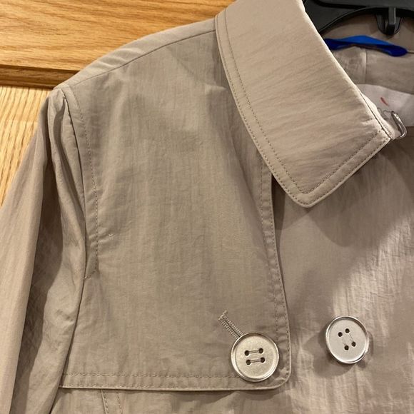 Classic Beige Trench Coat - Picture 8 of 12